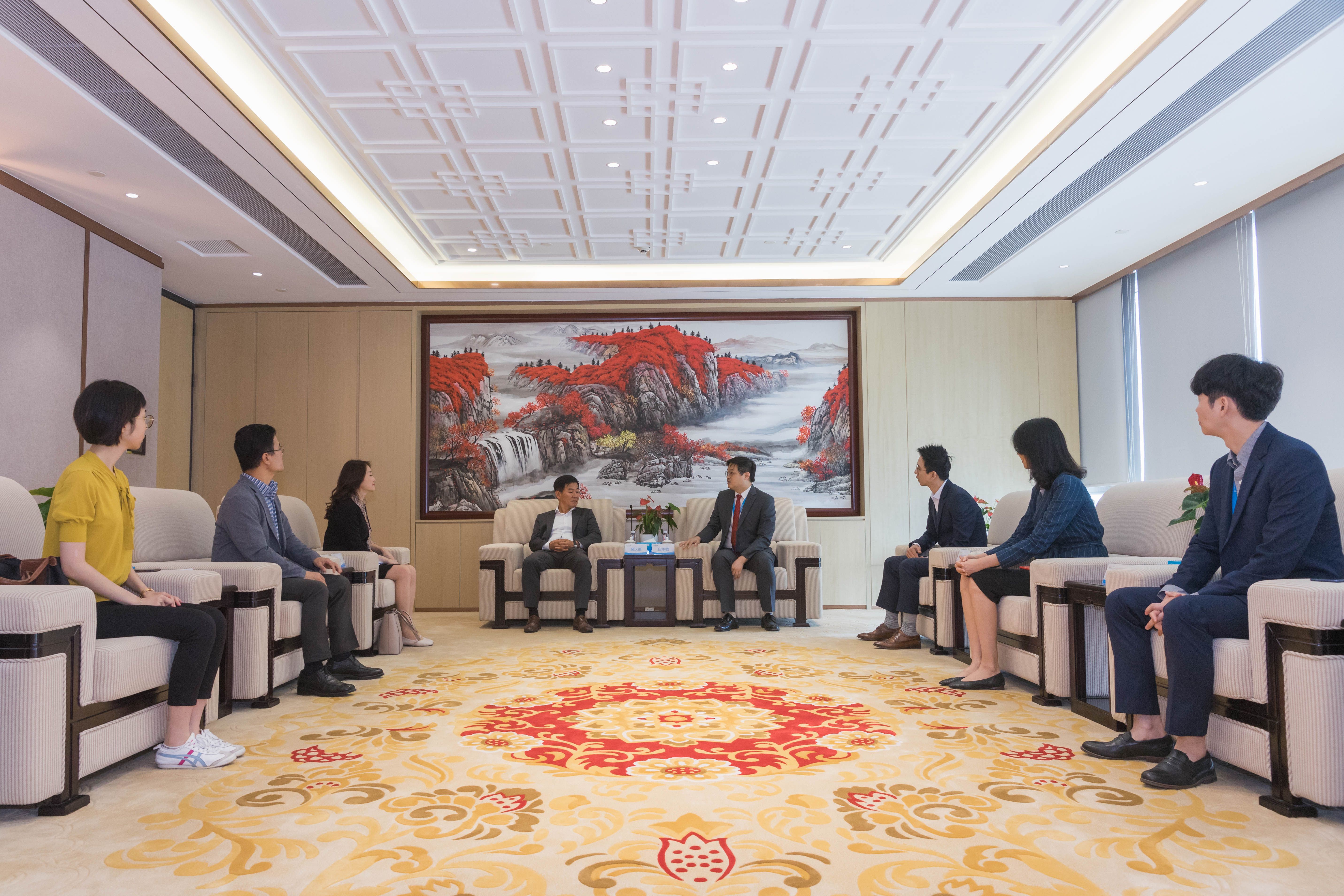 2. 奥园健康生活集团接待厅会谈 (1).jpg