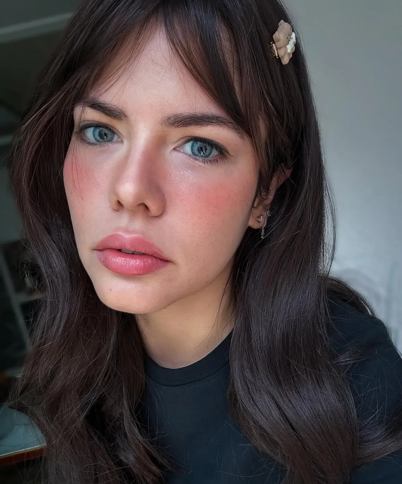 Bruna lee Lee's' profile pictures