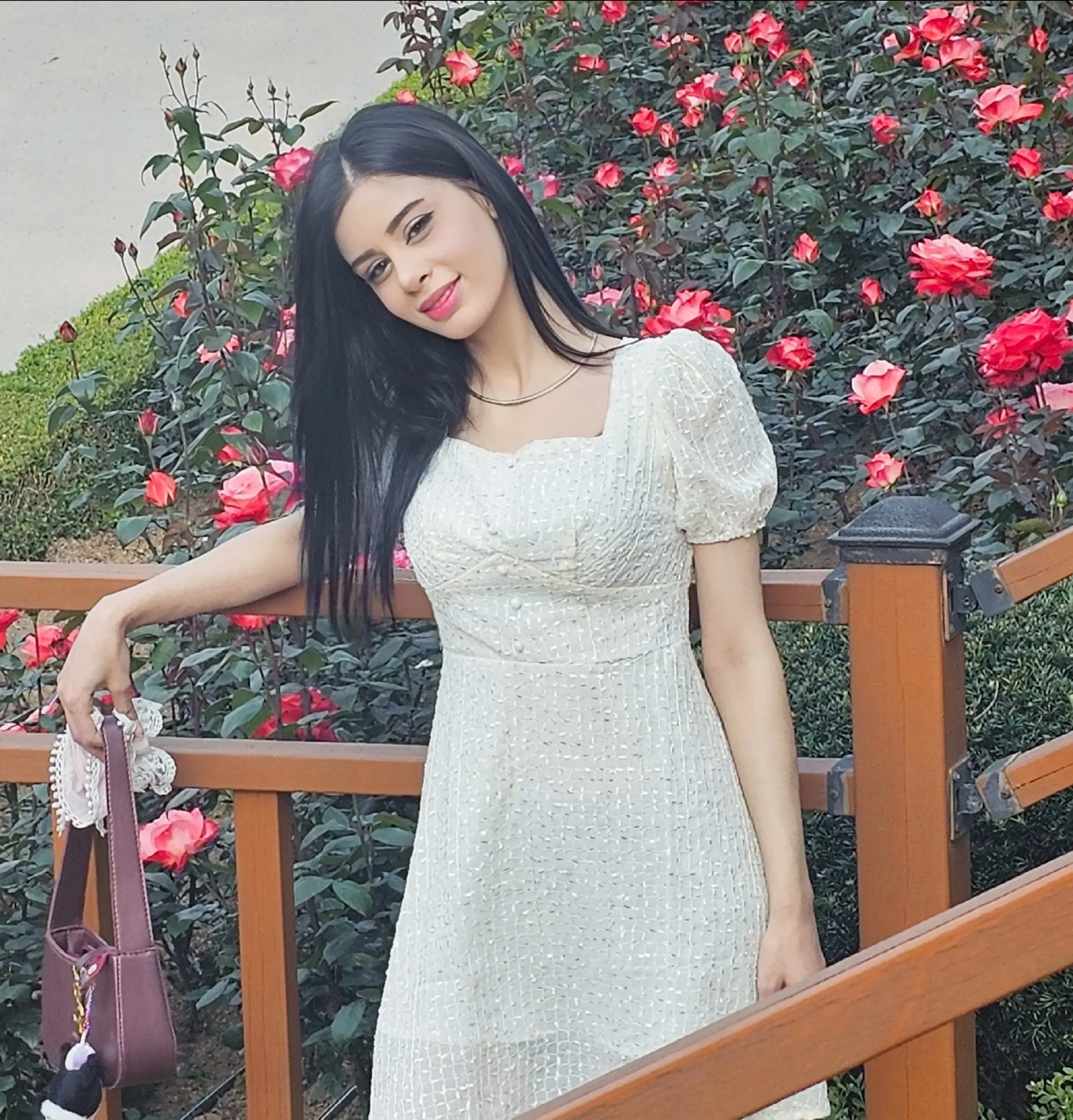 Eya Trabelsi's' profile pictures