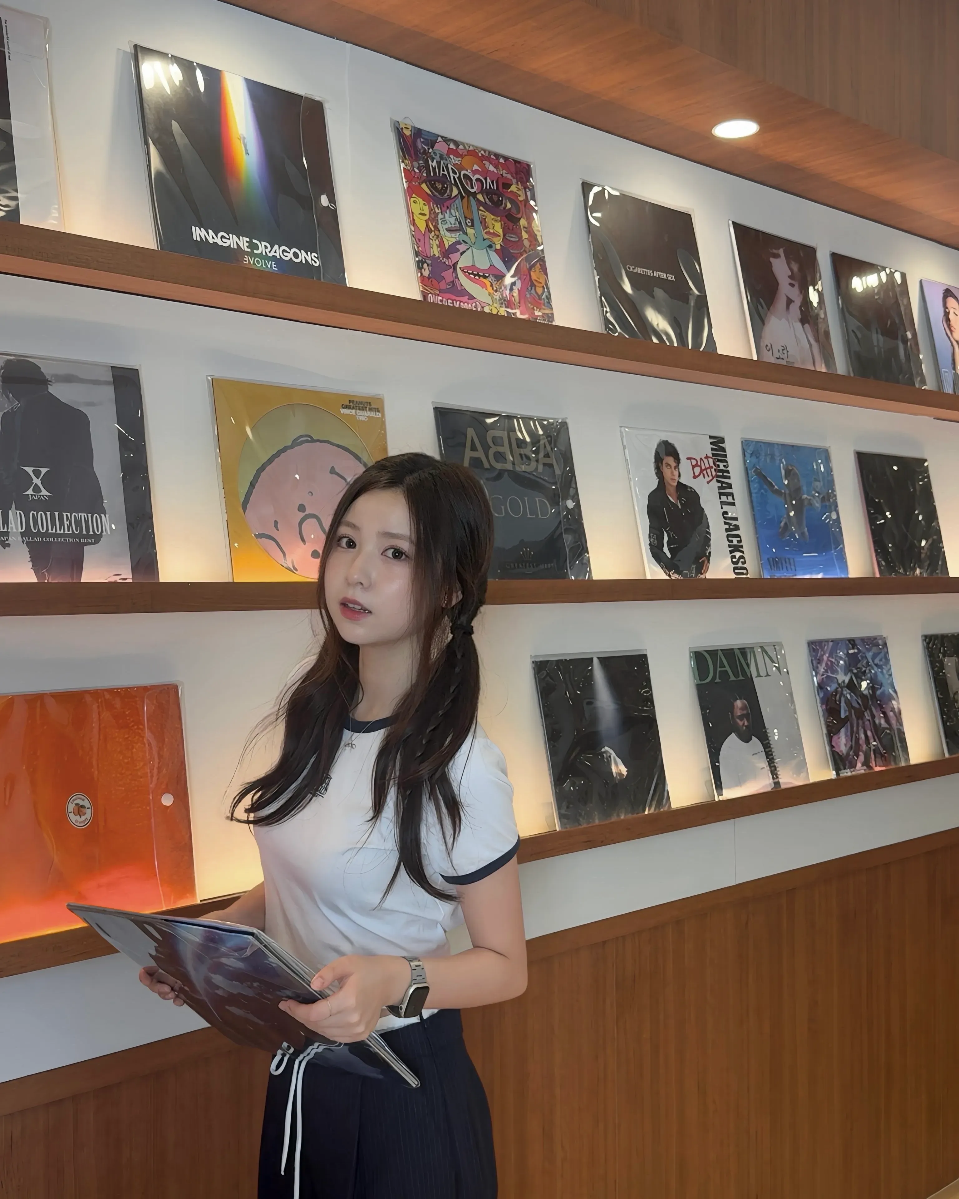 Chloe Yi's' profile pictures