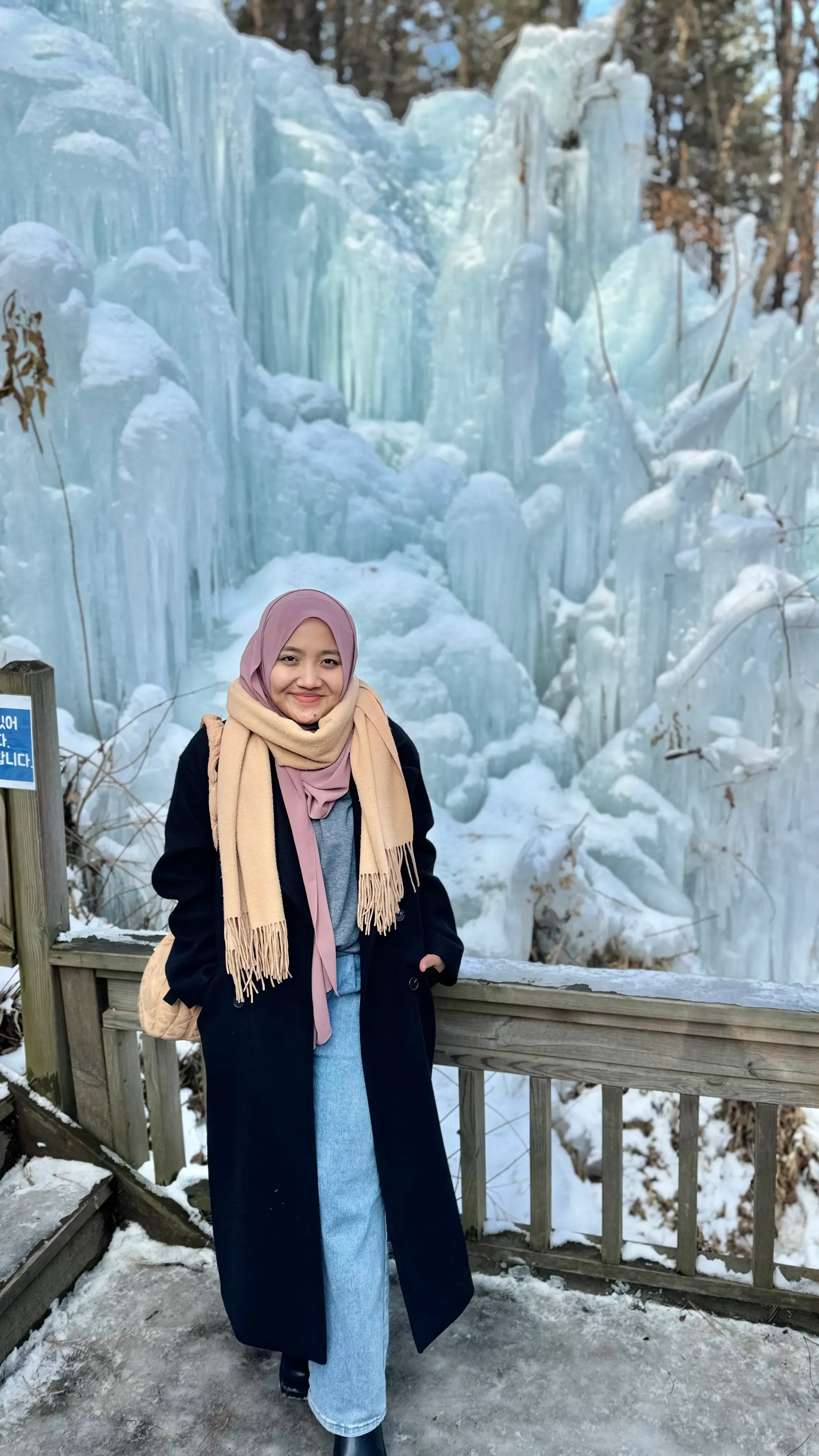 Dewi Ayu Saputri's' profile pictures