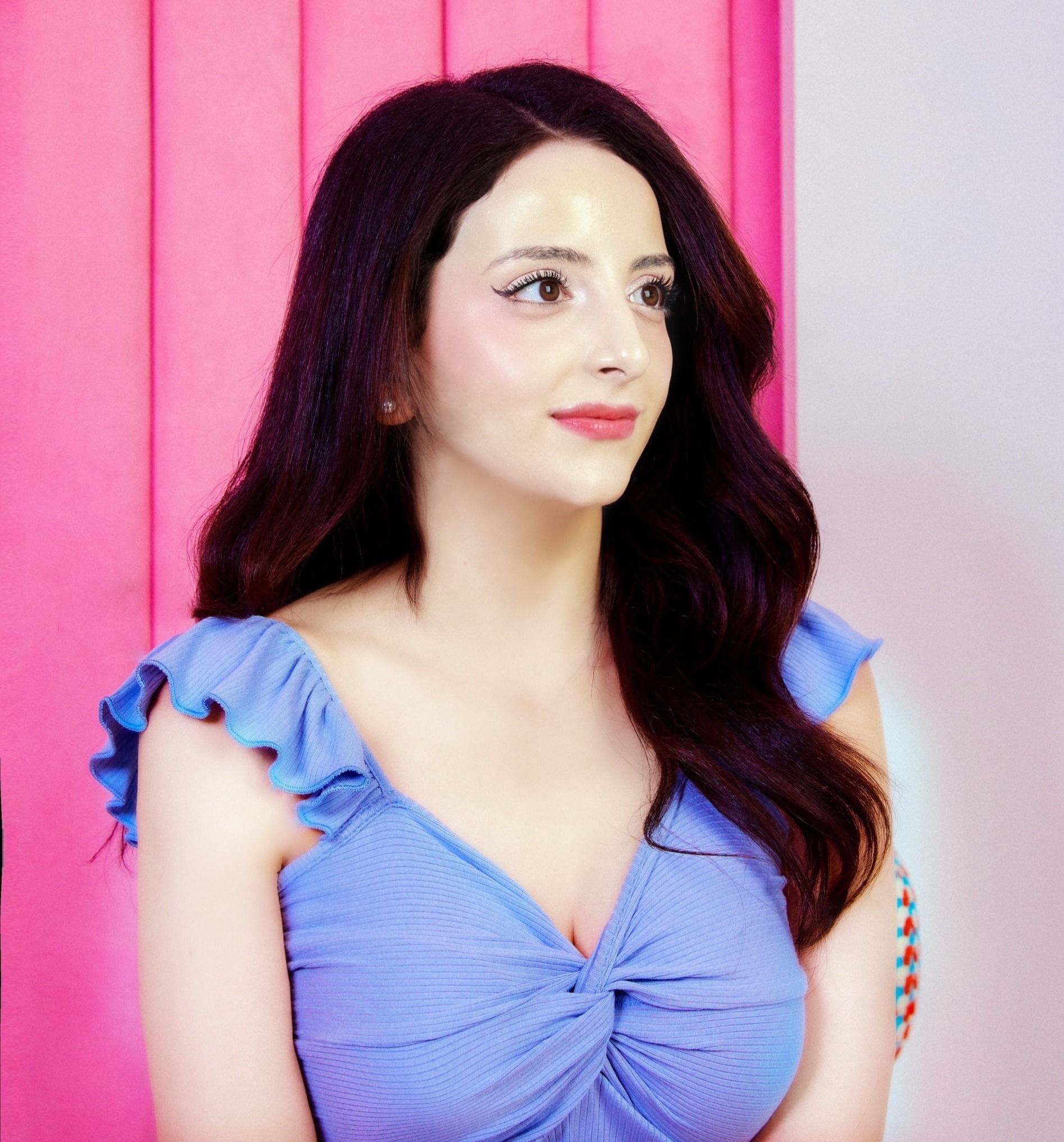 Yaas (수민)'s' profile picture Yaas (수민)'s' profile picture