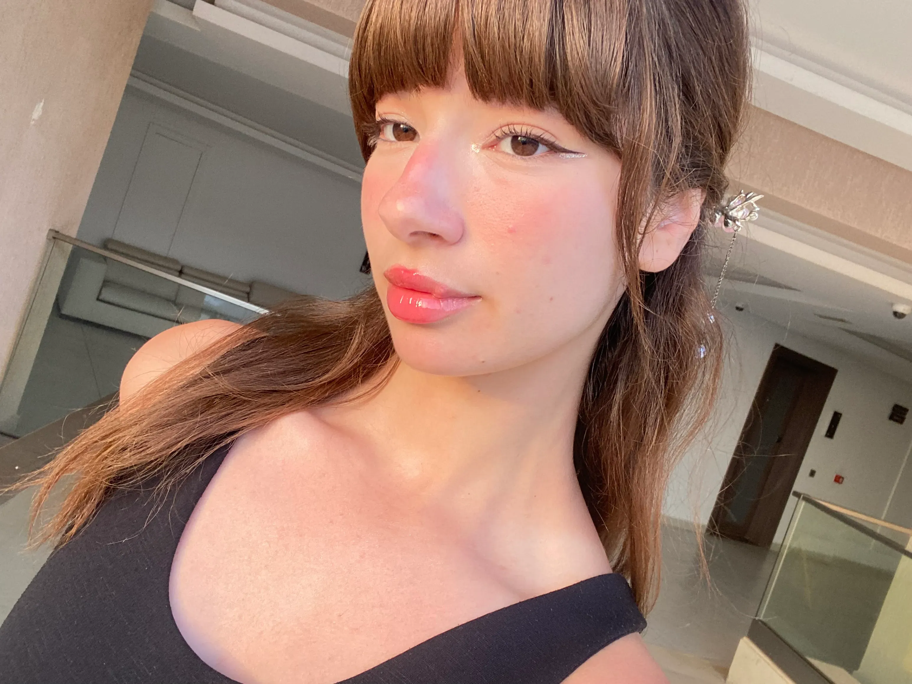 Mery Bee's' profile pictures