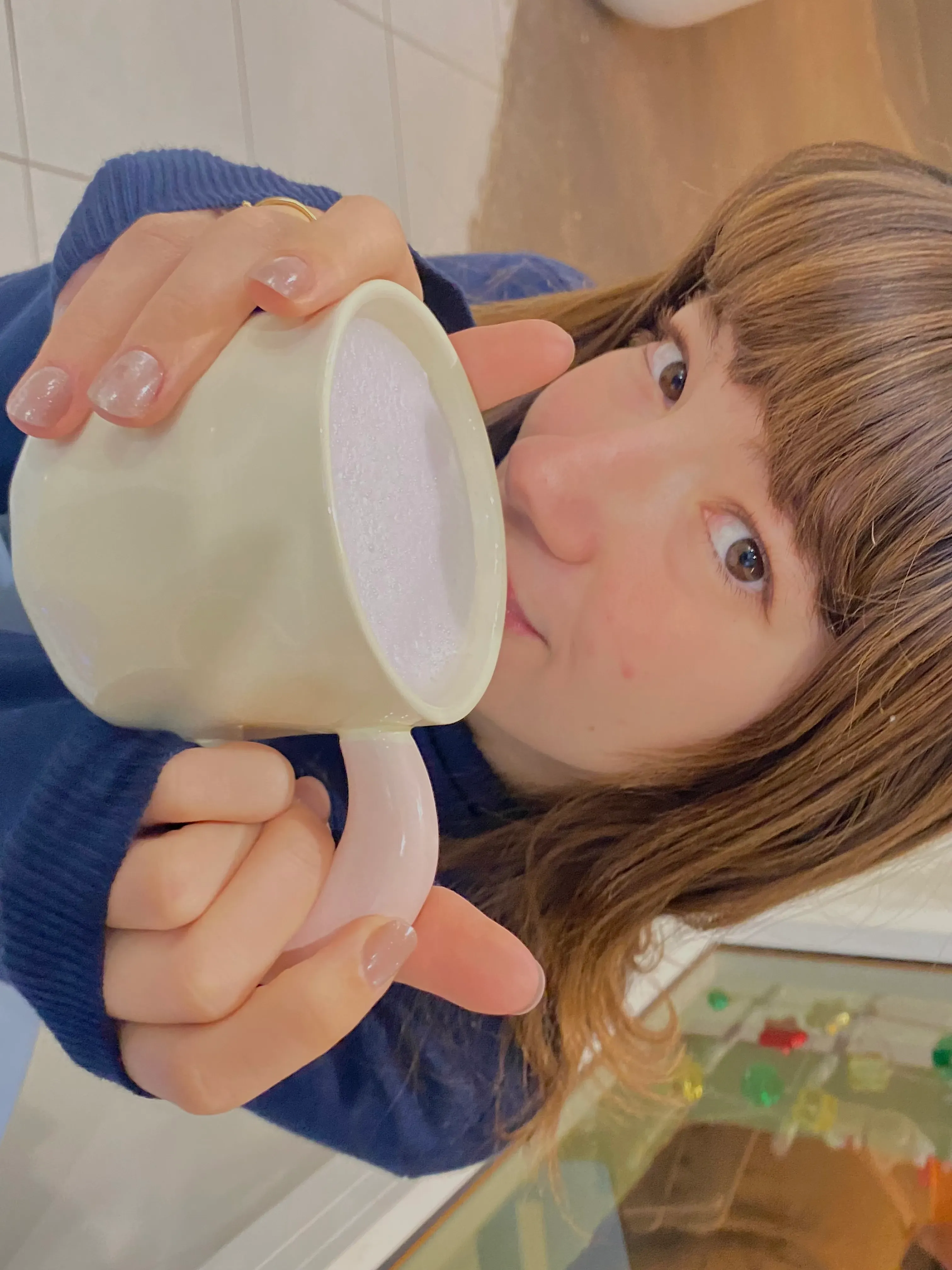 Mery Bee's' profile pictures