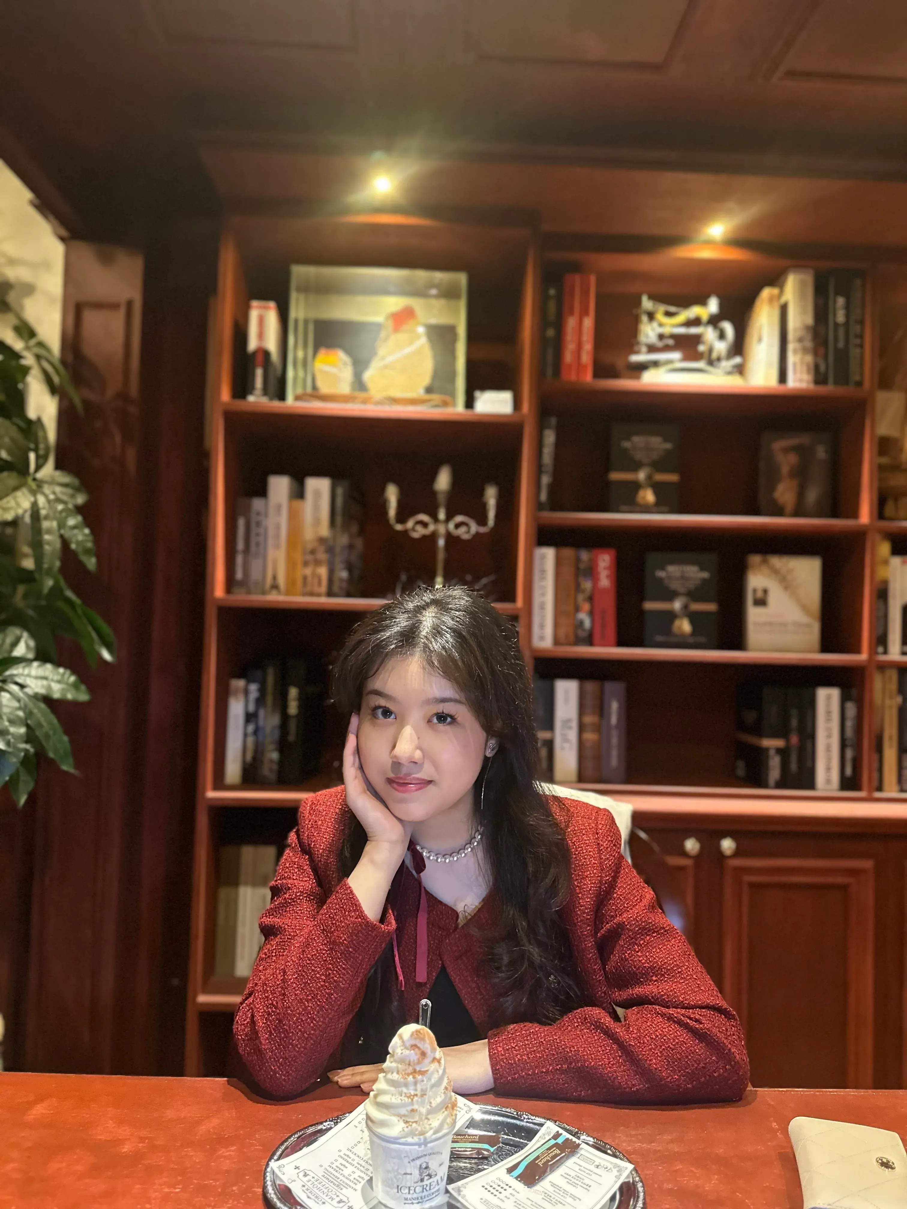 Shakhzoda Yuldasheva's' profile pictures