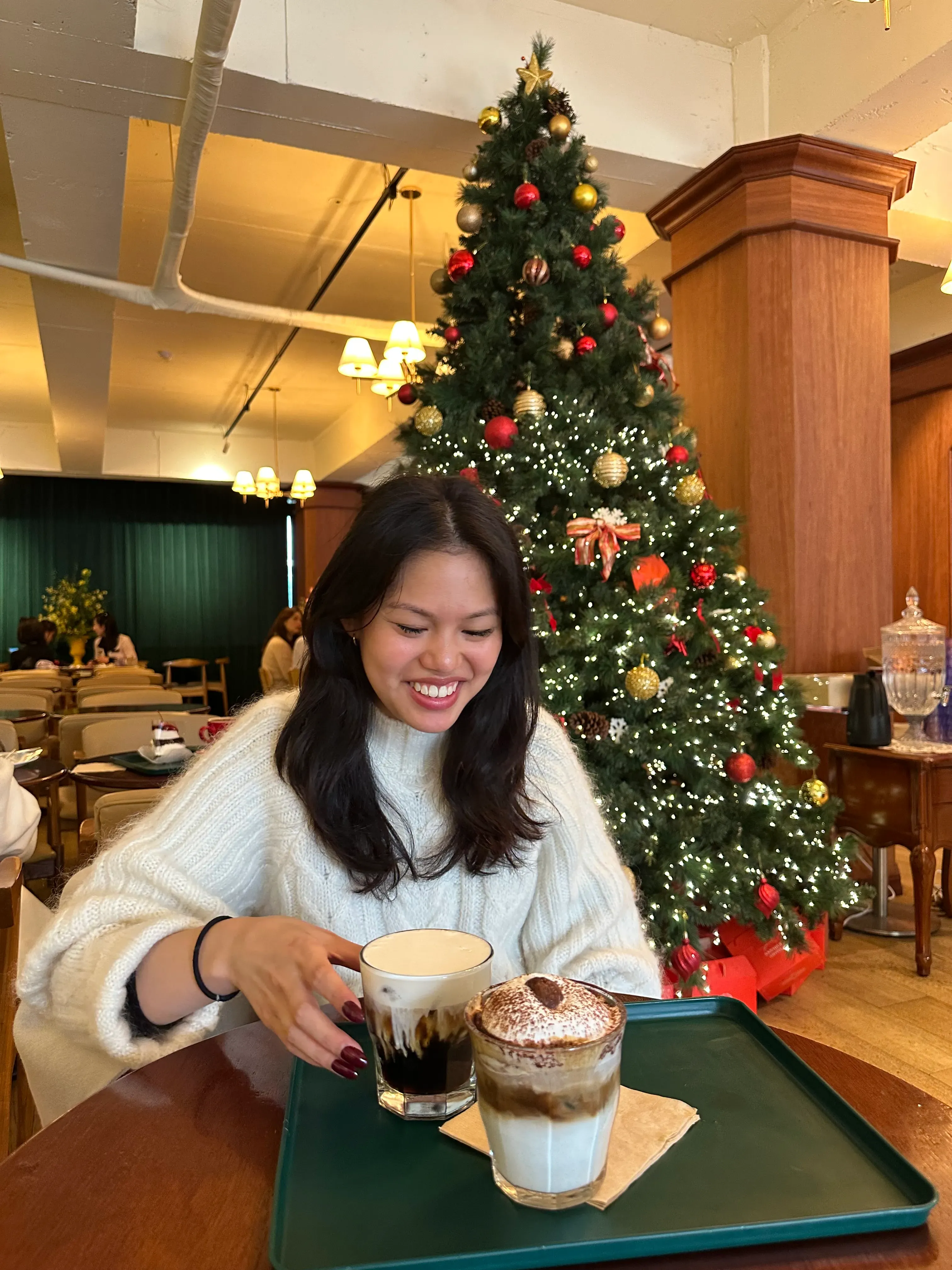 Everlyn Tan's' profile pictures