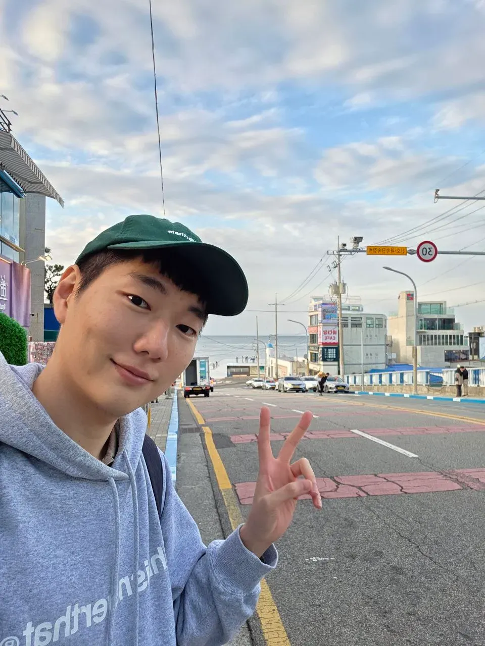 Sung Jin Lee's' profile picture