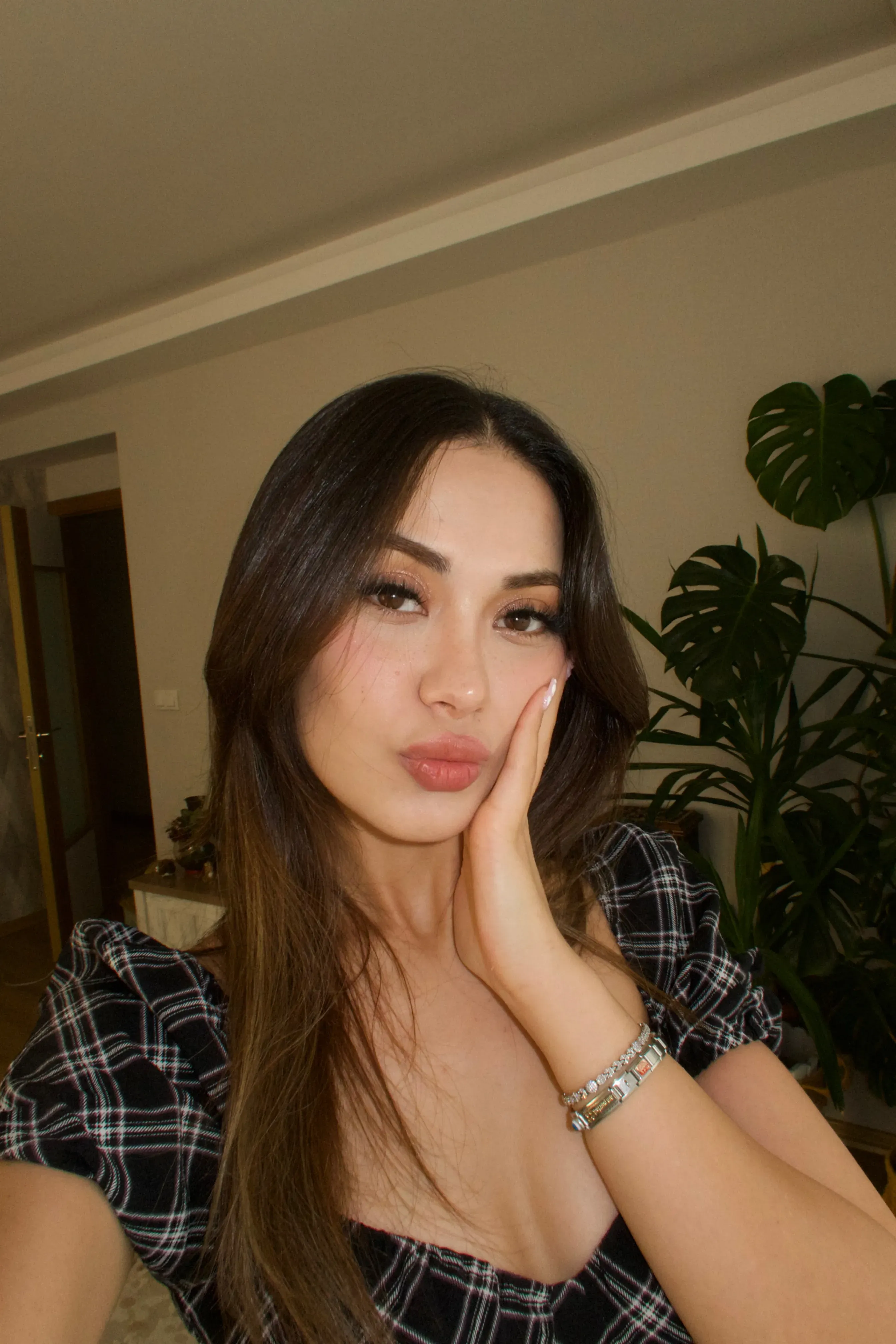 Tugba Gunes's' profile pictures