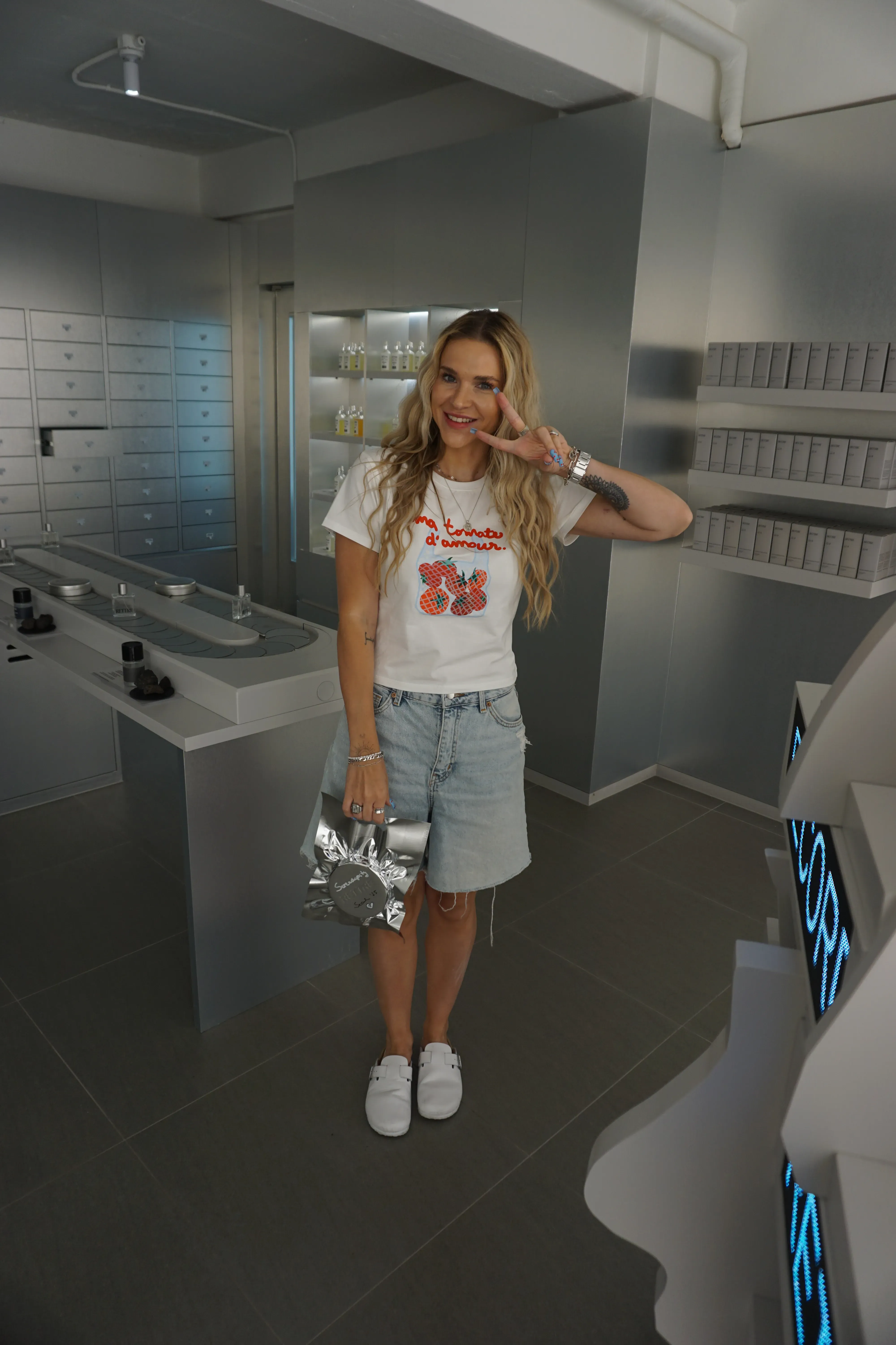 Vivien Katai's' profile picture Vivien Katai's' profile picture