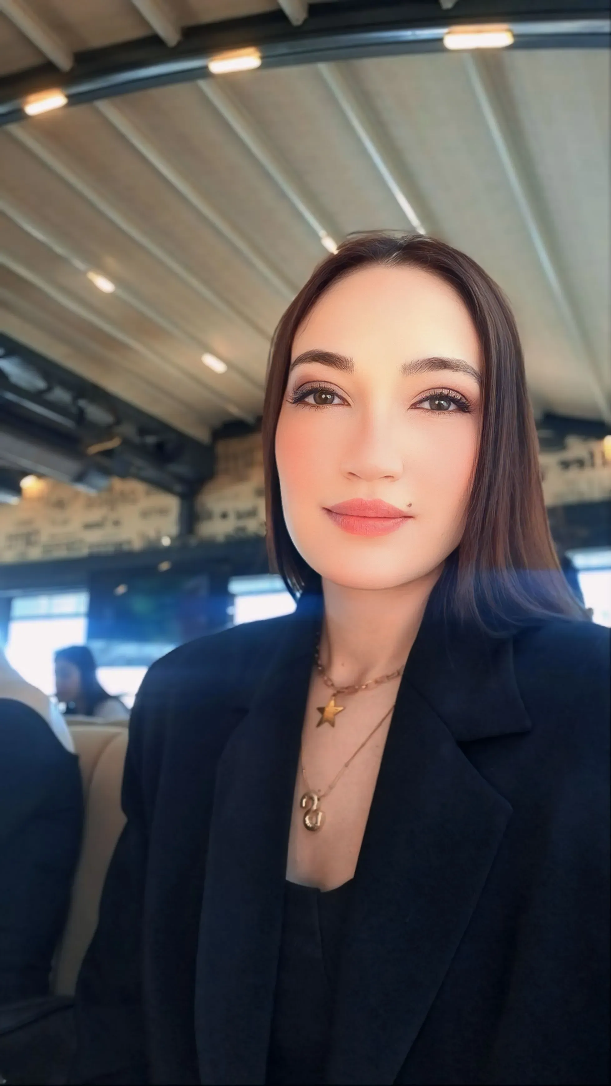 YASEMIN SHIN's' profile pictures